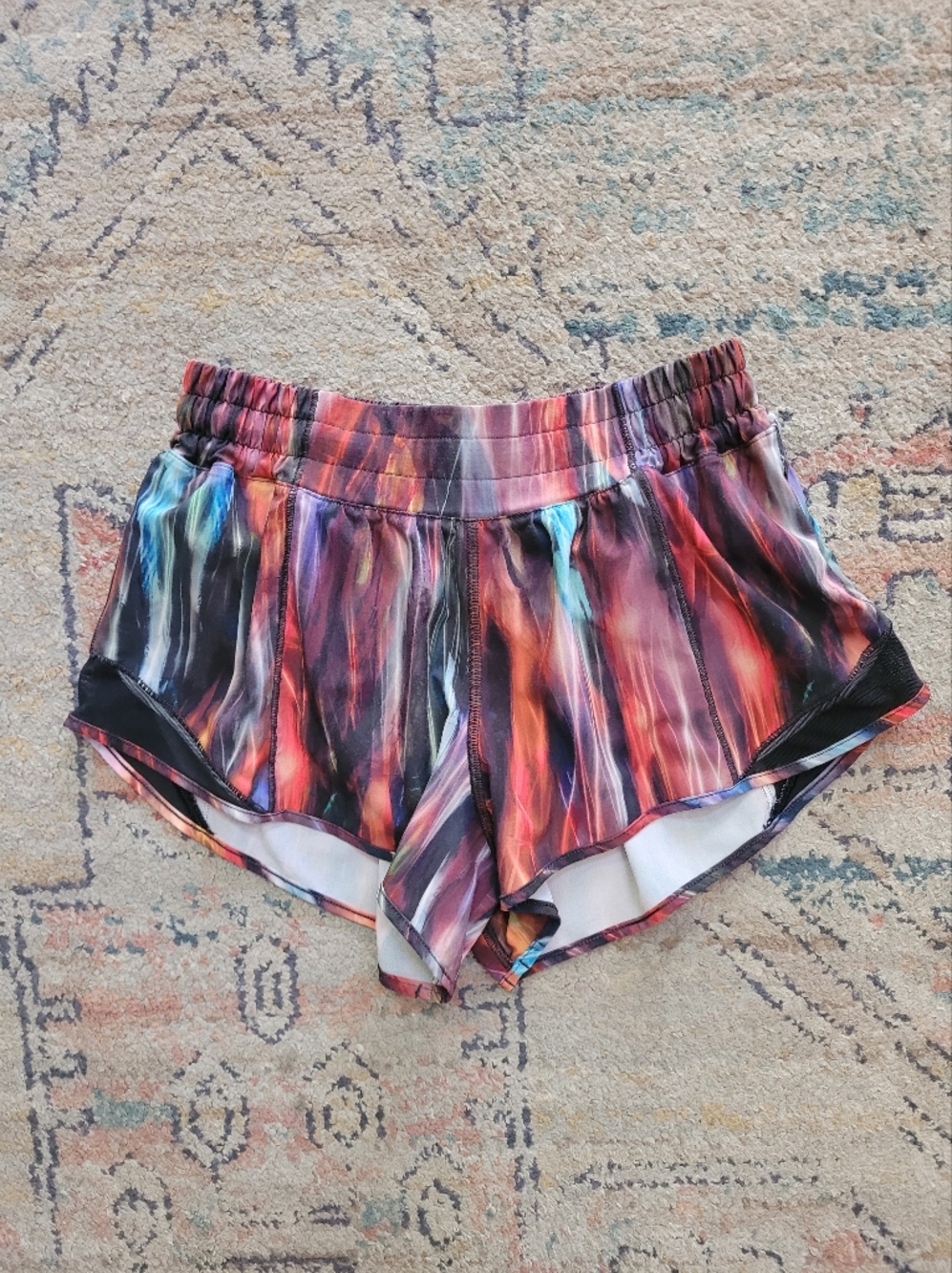 Rare Lululemon Sz 4 Hotty Hot Shorts Chroma Fusion Multi Color Mesh